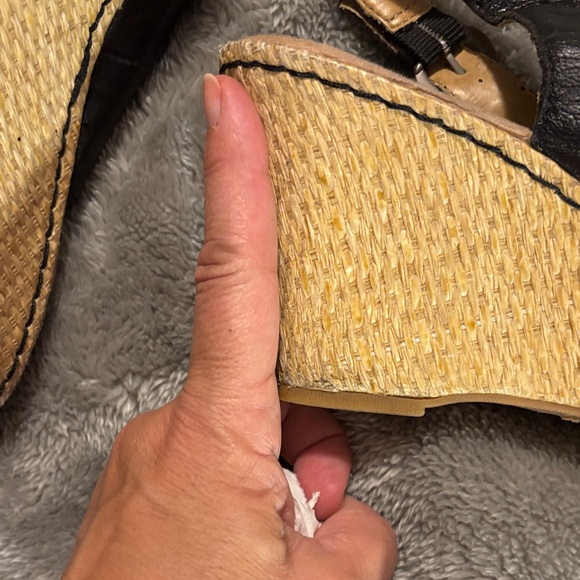 boc Black and Tan Wedge Sandals with Floral Accent - Picture 4 of 4